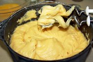 Рецепта Парено тесто от брашно, водя, масло и яйца за еклери, толумбички, сладкиши